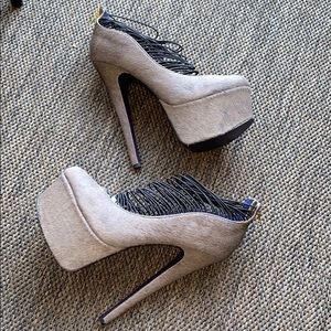 Brand new never worn heels!!
